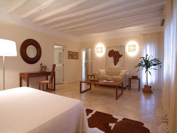 Lion in the Sun Retreat - Bedroom2